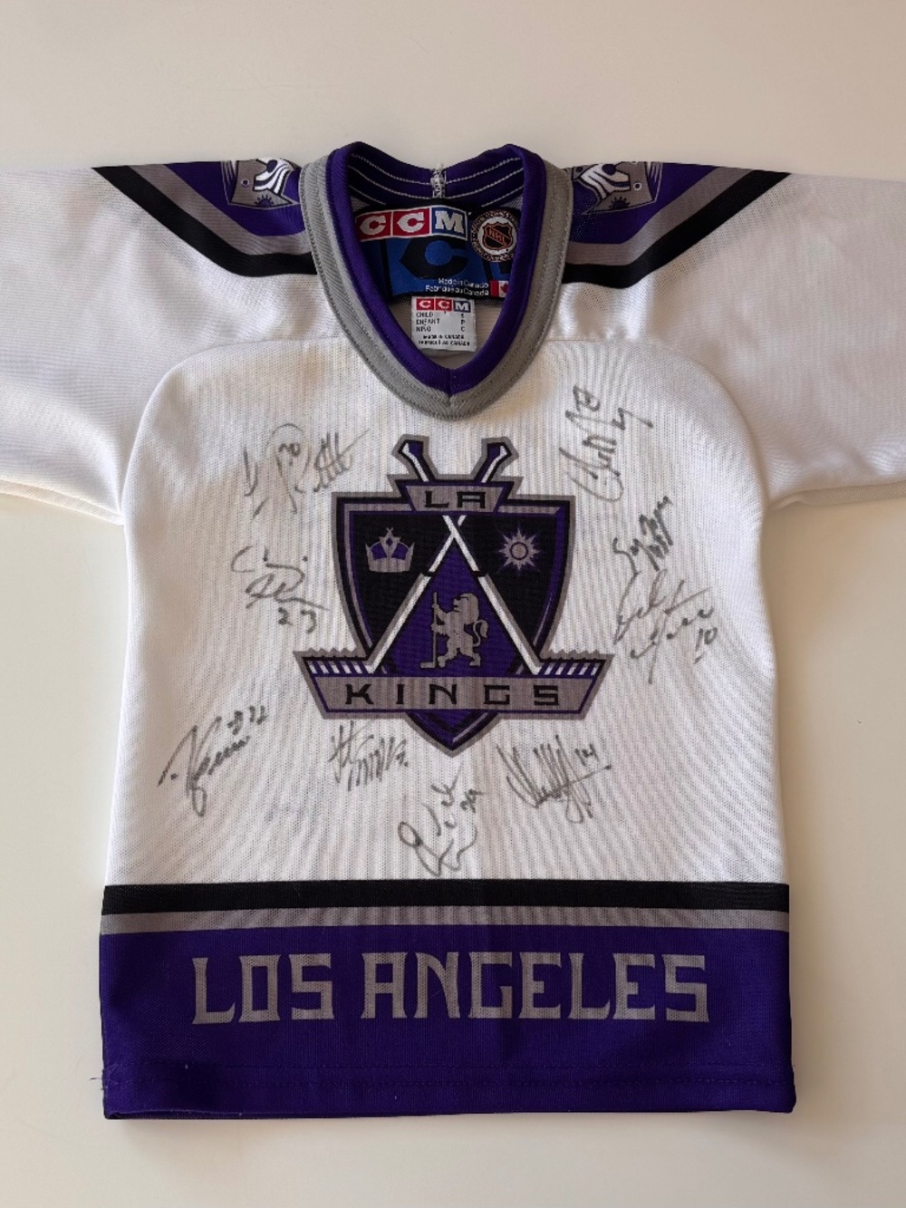 Vintage CCM Los Angeles Kings Youth Small Team-Signed Autographed NHL Jersey
